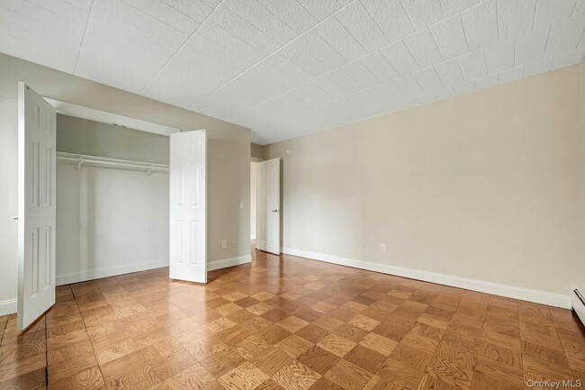 Building Photo - 505 White Plains Rd