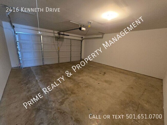 Building Photo - 2416 Kenneth Dr