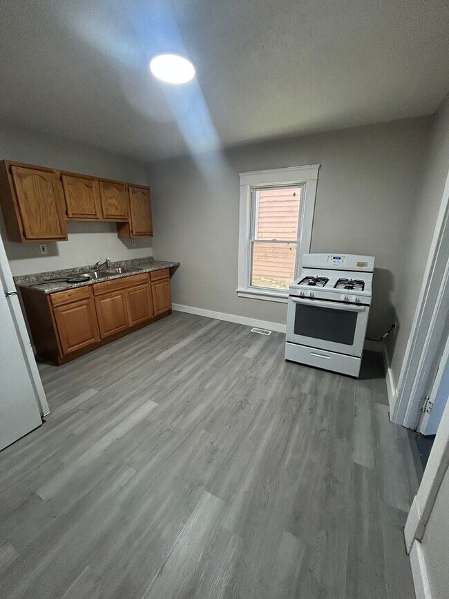 Building Photo - Section 8 Accepted!