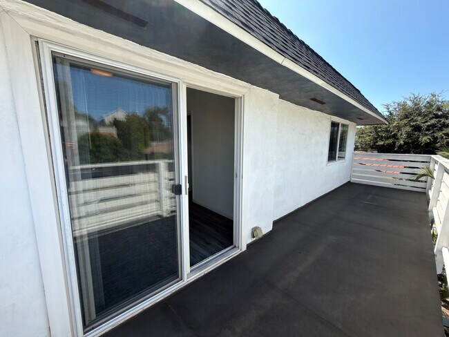Building Photo - 1110 Mira Mar Ave