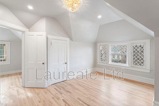 Building Photo - 1058 Pearl St