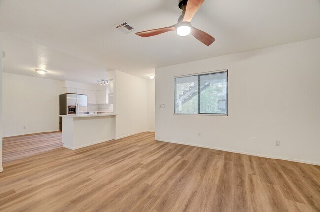 Building Photo - Beautifully remodeled ground-floor, 2 bed 2 bath condo