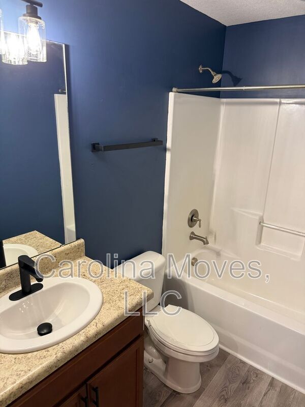 Building Photo - 208 Sleepy River Rd