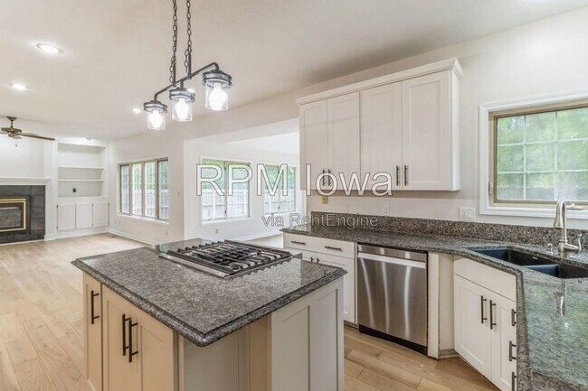 Building Photo - 13585 Summit Dr