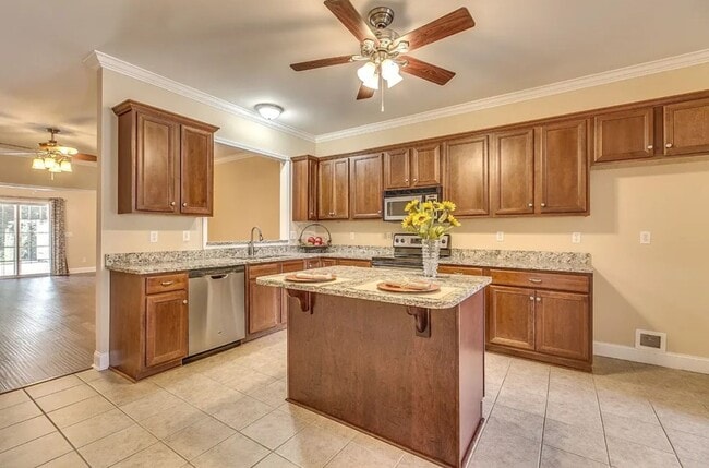 Building Photo - BEAUTIFUL CONDO, WALKING DISTANCE TO MTSU CAMPUS!