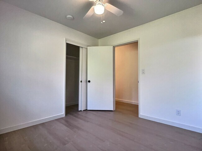 Building Photo - 3BD/2BA - Updated Duplex in Cozy Willow Gl...