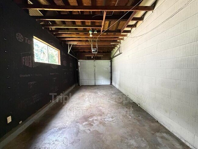Building Photo - 10329 Chesley Dr