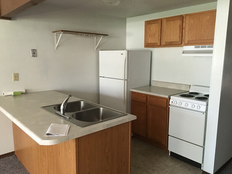 Building Photo - 804 Village Dr