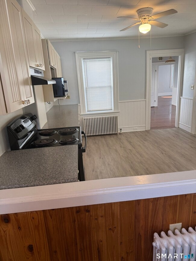 Building Photo - 85 Maple St