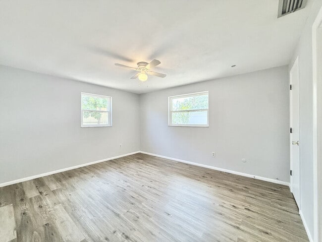 Building Photo - 1501 S Hillcrest Ave