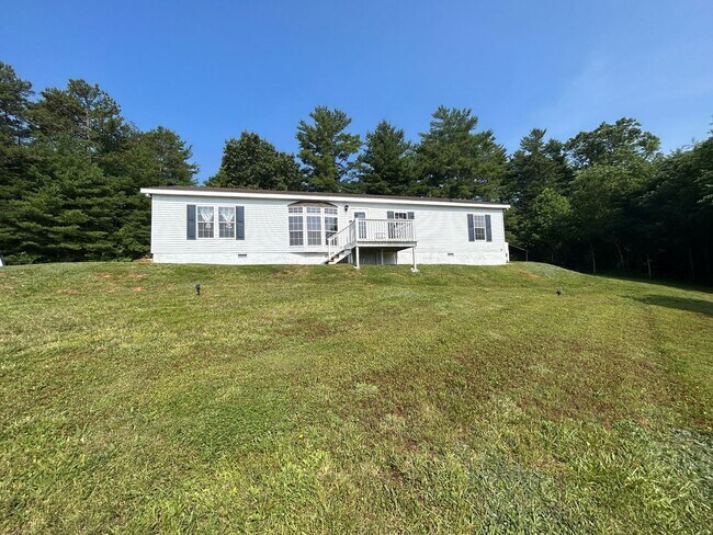 Building Photo - Leicester - Immaculate home on 3/4 acre