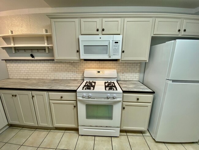 Building Photo - Easy Living, Inside and Out