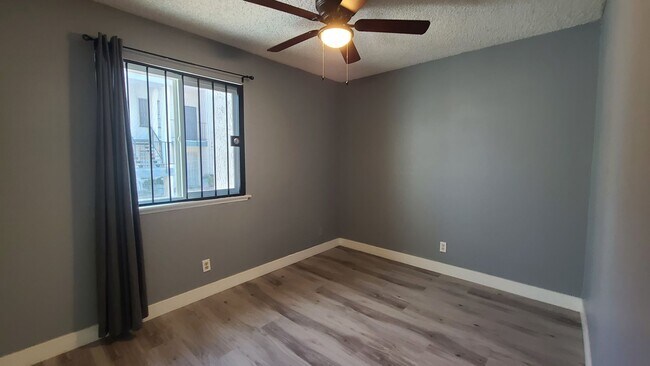 Building Photo - 2 Bedroom 2 Bathroom Downstairs condo