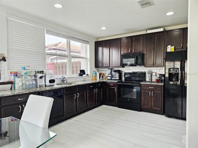 Building Photo - 3102 Camino Real Dr N