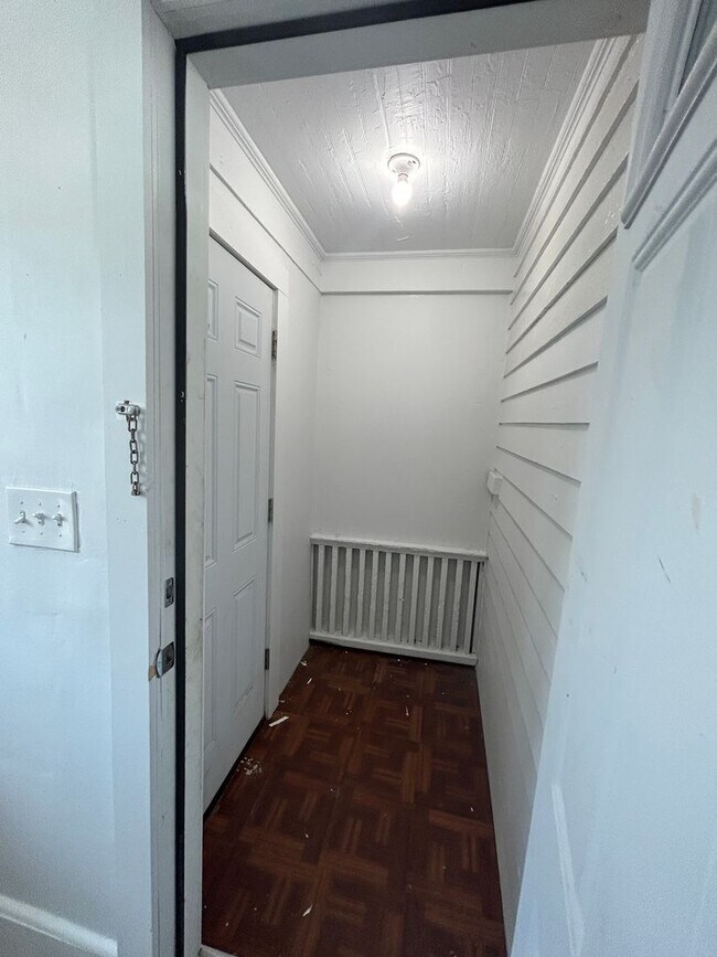 Building Photo - Lovely 4 Bedroom Single Family House in Neptune!