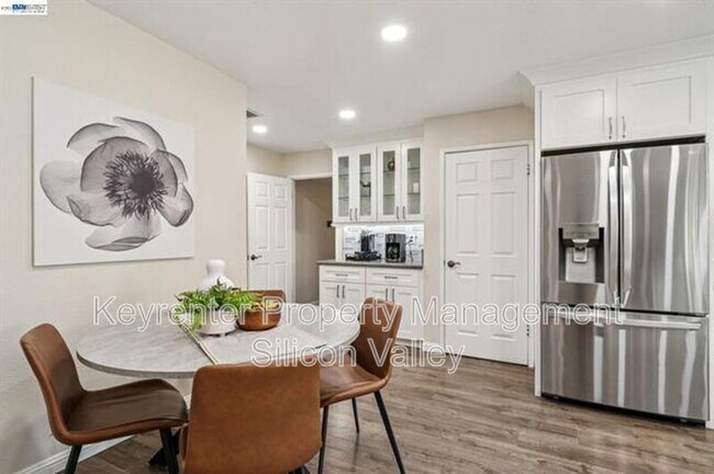 Building Photo - 7403 Hillsdale Dr