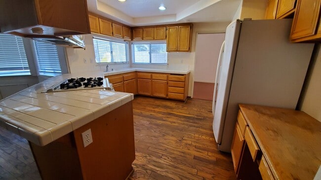 Building Photo - ( ( ( BEAUTIFUL 4 BEDROOM 3 BATH HOUSE!!! ...
