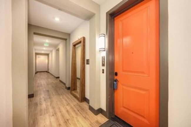 Building Photo - Upscale 2/2 Apartment in The Cannery!-$500...