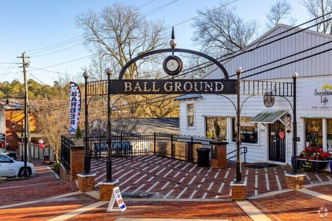 Building Photo - 811 Calvin Pk Dr