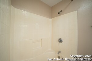 Building Photo - 622 W Russell Pl