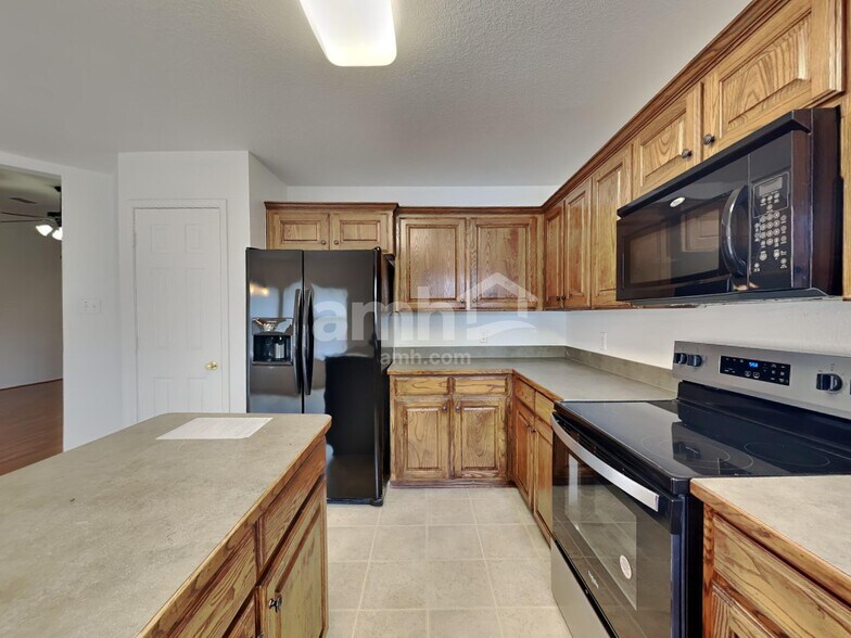 Building Photo - 733 Morgan Dr