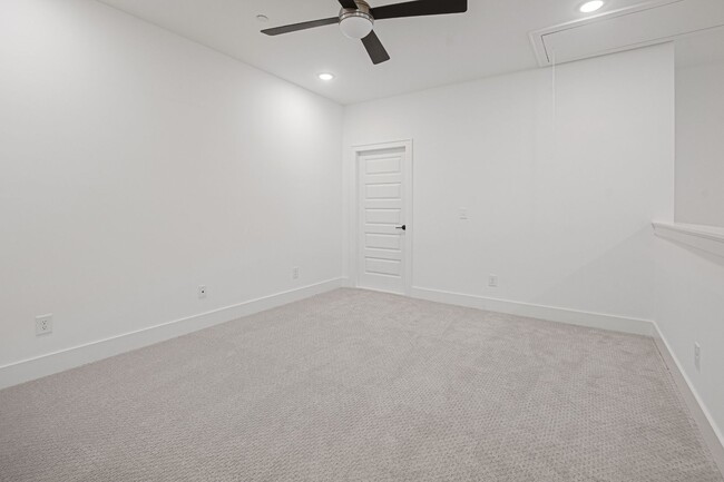 Building Photo - 3049 Inman Dr