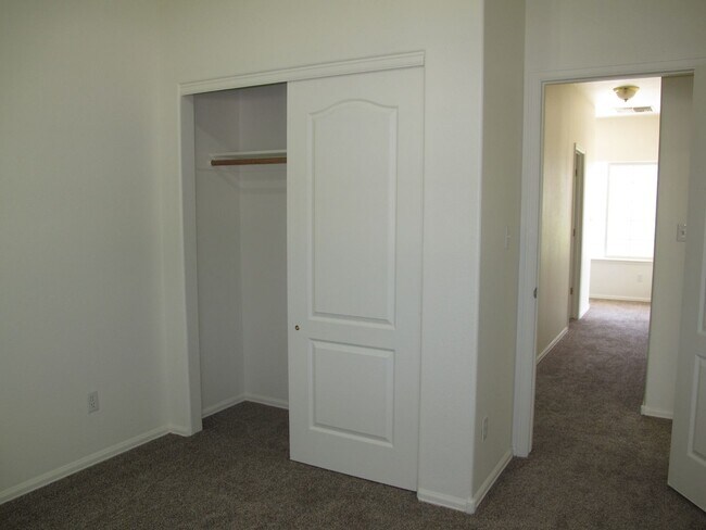 Building Photo - 2479 Wellington Ct