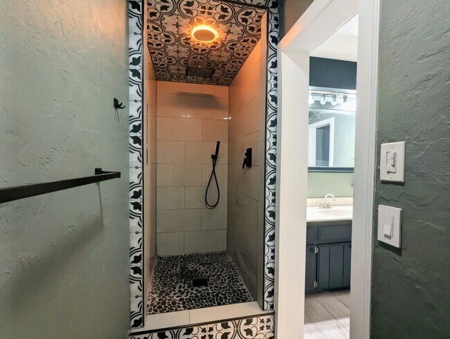 Building Photo - Spacious Home Near Tinker AFB with Storm Shelter & Wood Privacy Fence!