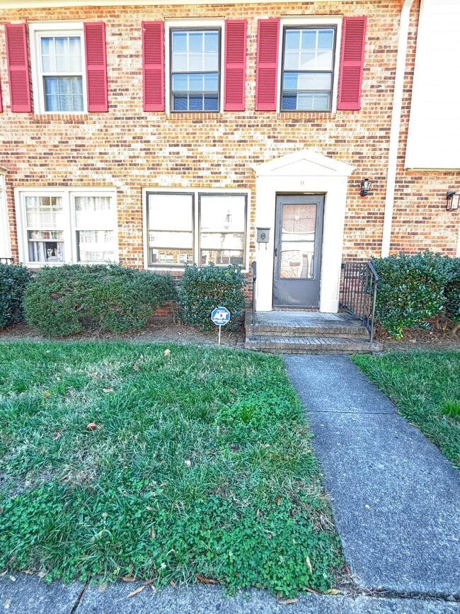 Building Photo - 6254 Old Pineville Rd