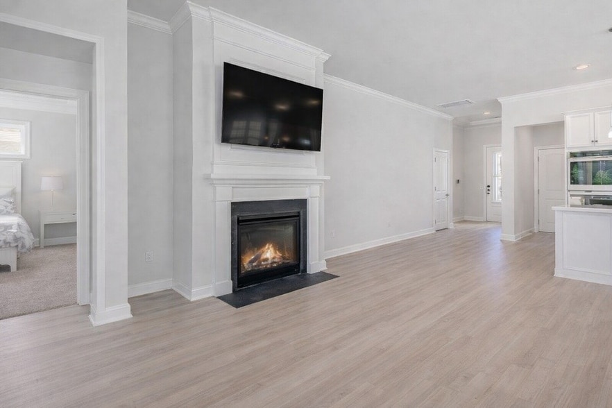 Fireplace - 905 Mildred Ct