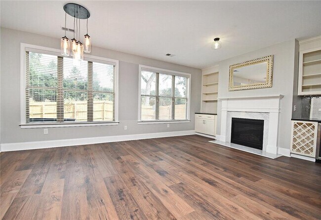 Building Photo - 2625 Hickory Hill Dr
