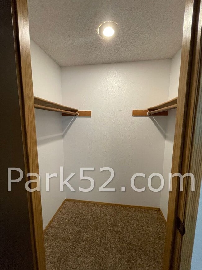 Building Photo - $500 Off First Full Month! Upper Floor 2 Bedroom 1 Bath Apartment With Washer/Dryer!