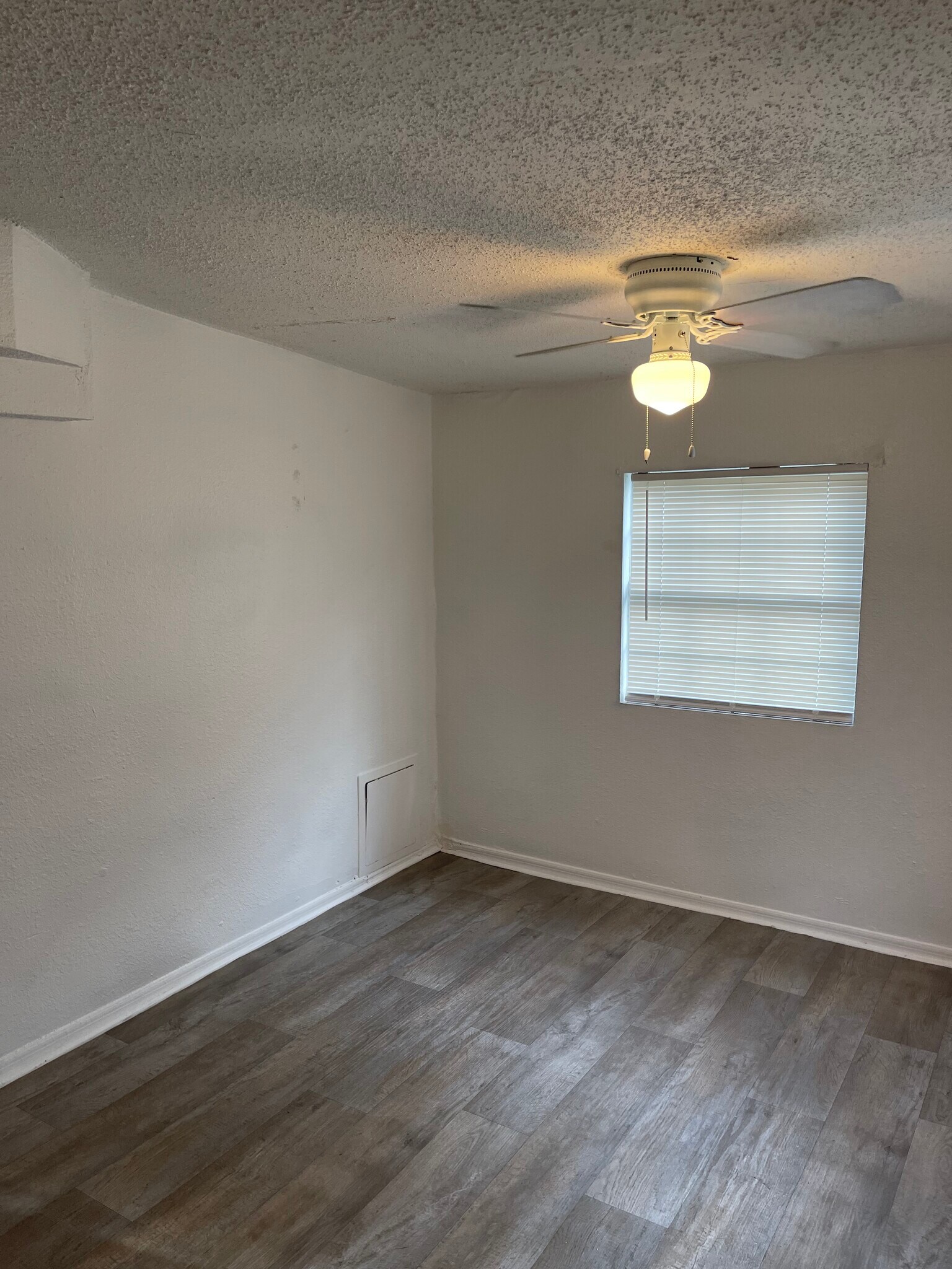 Building Photo - 8722 N Brooks St