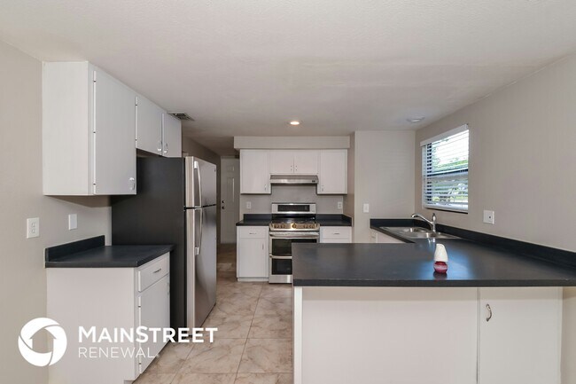 Building Photo - 4946 Camphor Ave