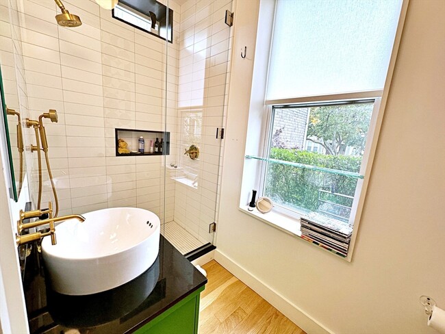 Building Photo - 206 Webster St