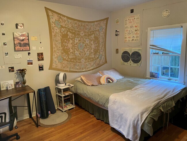 Bedroom - 90 Morris St