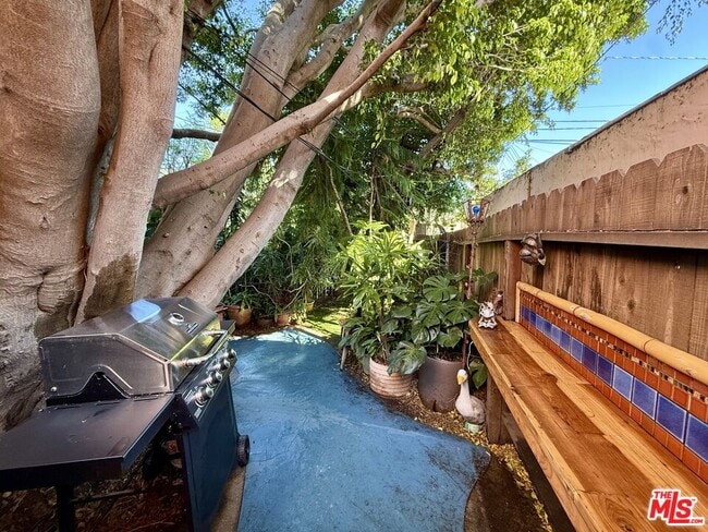 Building Photo - 840 Huntley Dr