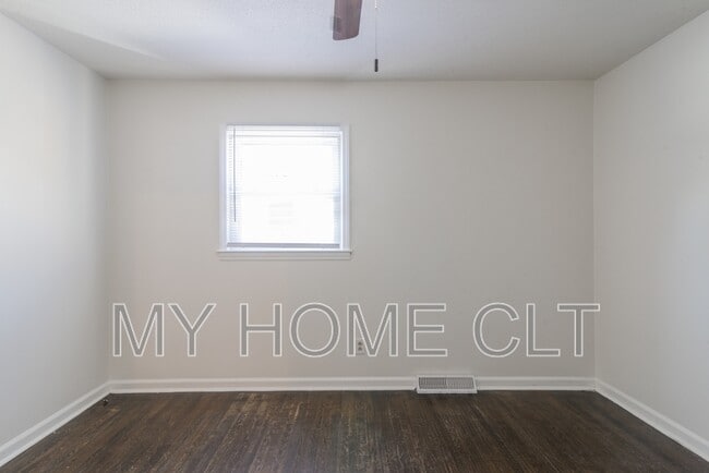 Building Photo - 1024 Houston St