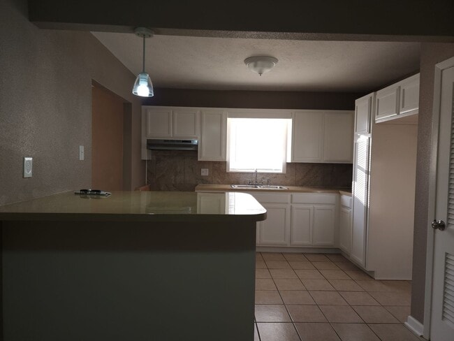 Building Photo - Freshly Renovated Home with Modern Finishes