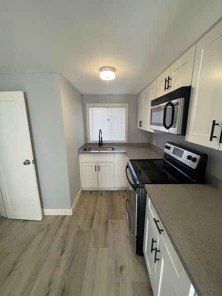 Building Photo - 214 Spruce St