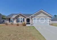 Building Photo - 102 Lord Effingham Wy