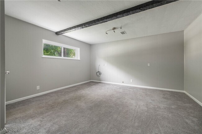Building Photo - 23728 Glenhill Dr