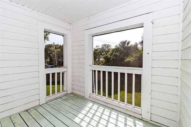 Building Photo - 200 16th St