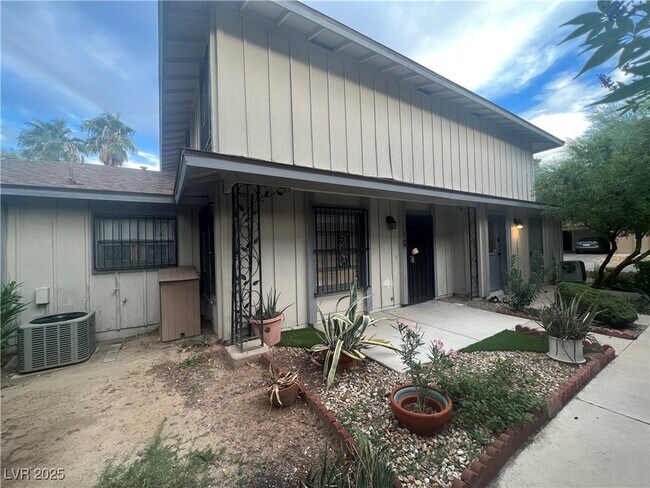Building Photo - 1467 Lorilyn Ave