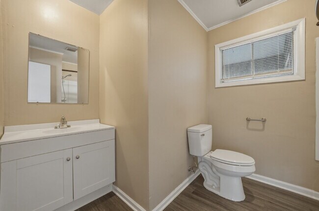 Building Photo - 3 BED, 1 BATH HOUSE FOR RENT IN CHESAPEAKE VA!