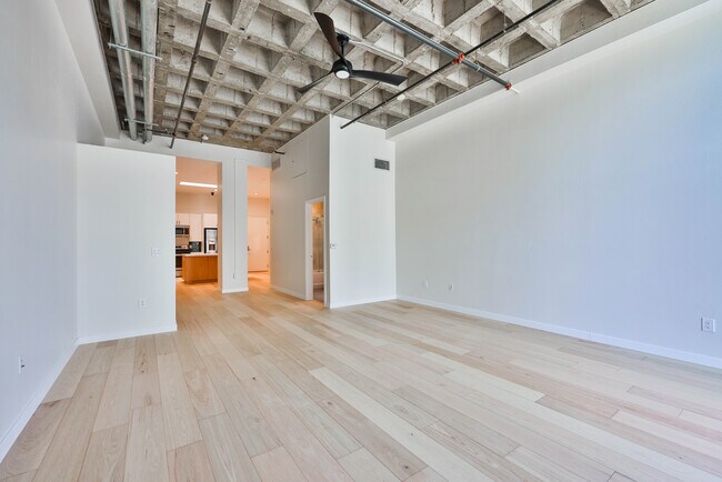 Building Photo - 3211 Fifth Ave