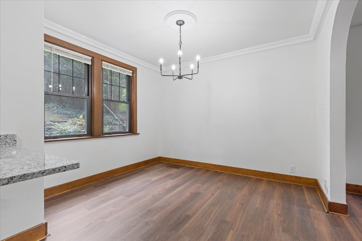 Building Photo - 3033 Brentwood Ave