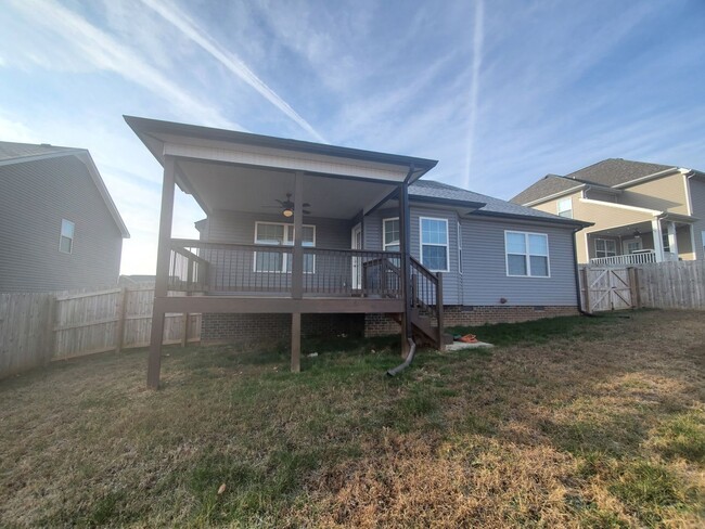 Building Photo - $2100 Executive 3 Bed 2.5 Bath with Bonus ...