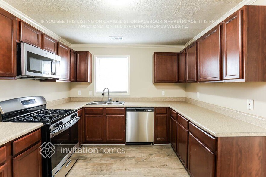 Building Photo - 1999 Sandbrook Ct SW