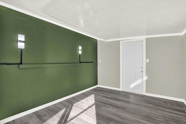 Building Photo - 7902 Canna Dr